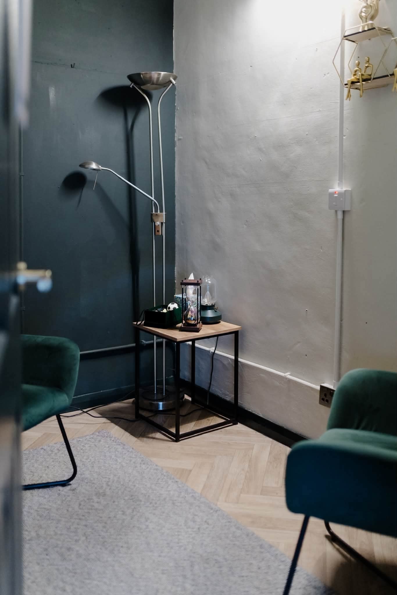 Cosy therapy room corner with blanket and soft lamp